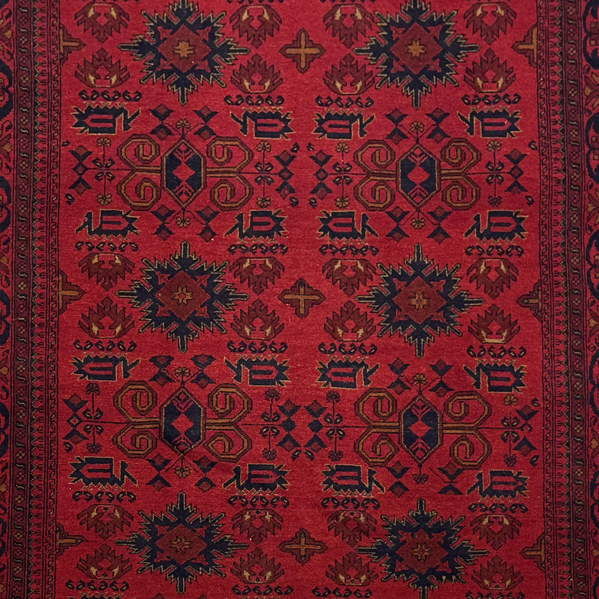 Fine Hand-knotted Wool Traditional Rug 181cm x 240cm