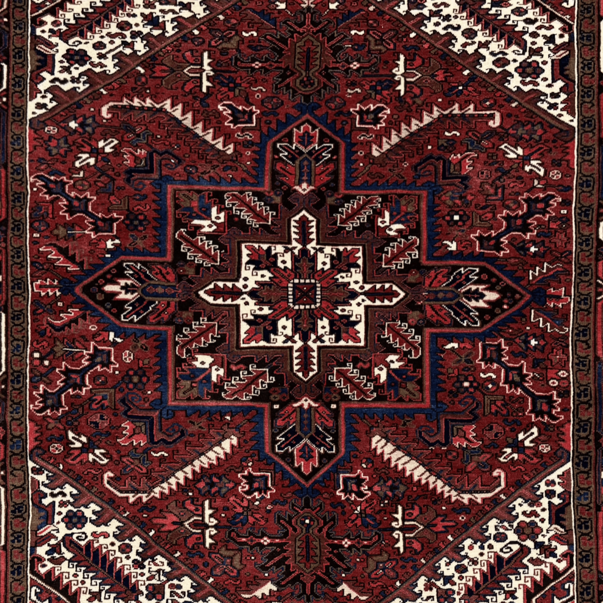 Fine Hand-knotted Wool Heriz Persian Rug  268cm x 343cm