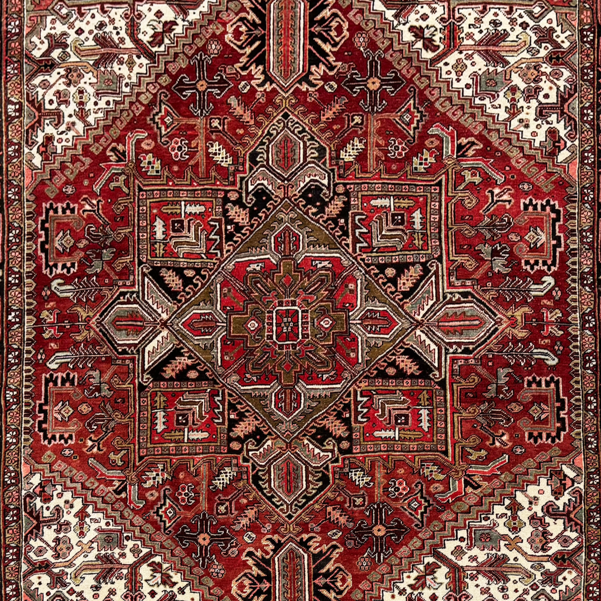 Fine Hand-knotted Wool Heriz Persian Rug  260cm x 339cm