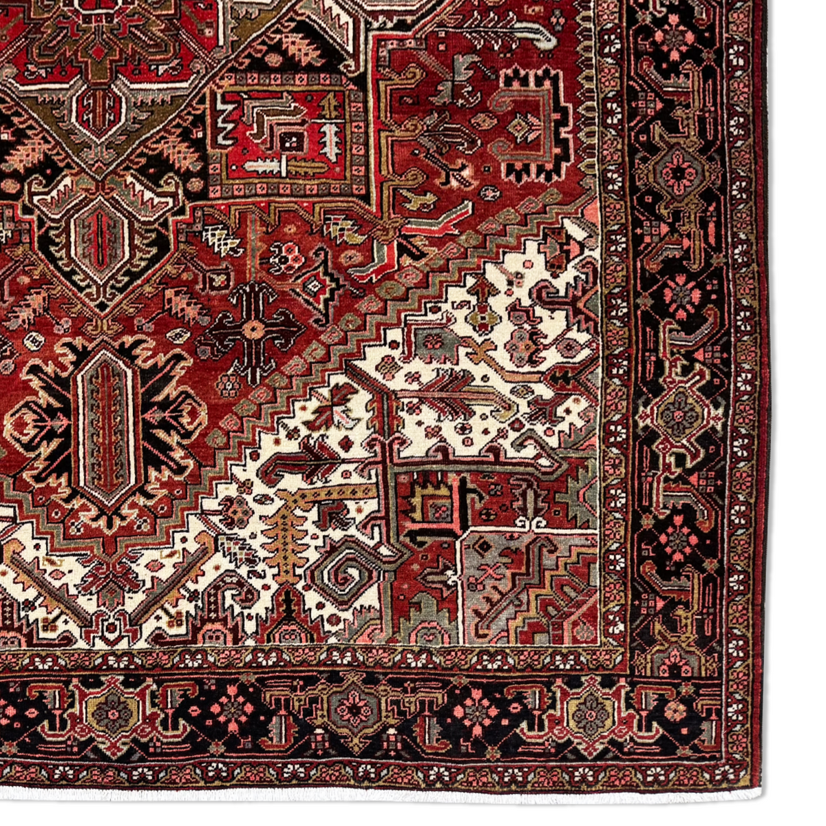Fine Hand-knotted Wool Heriz Persian Rug  260cm x 339cm