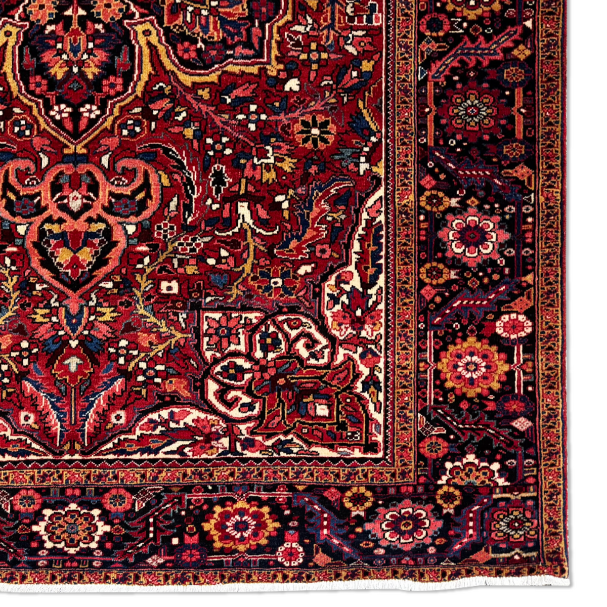 Fine Hand-Knotted Wool Heriz Rug – Large Persian Rug 245cm x 340cm