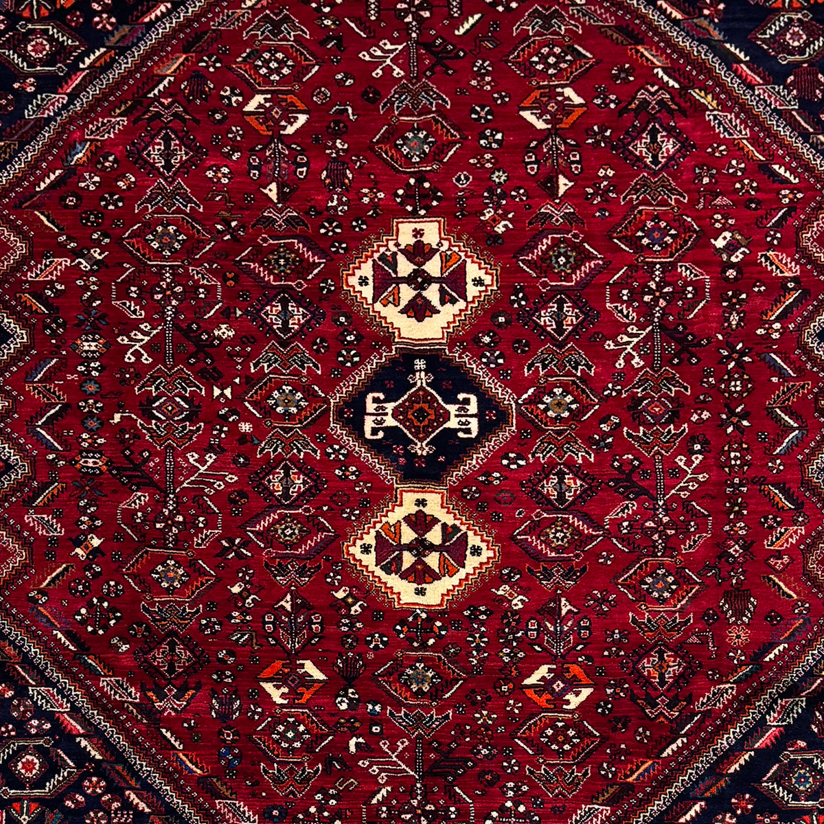 Fine Hand-knotted Traditional Shiraz Persian Rug 206cm x 295cm