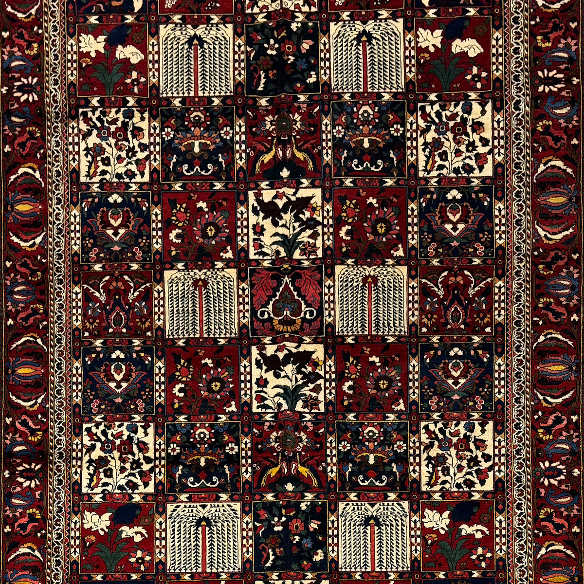 Fine Hand-knotted Wool Bakhtiari Persian Rug 215cm x 300cm