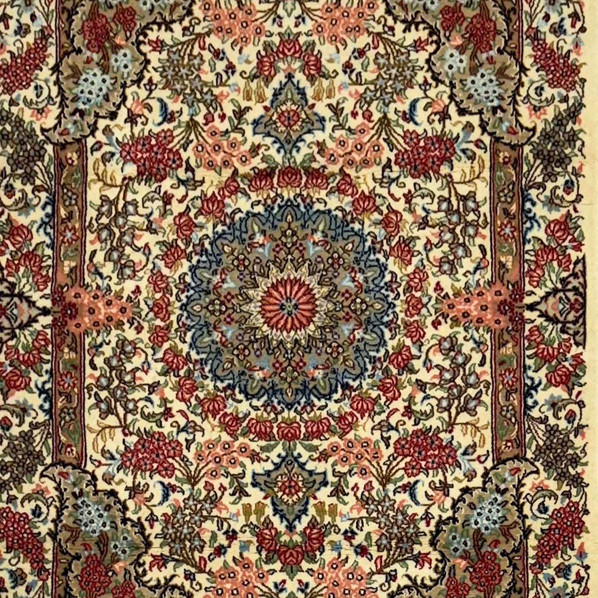 Fine Hand-knotted Wool Shahreza Persian Rug  102cm x 152cm