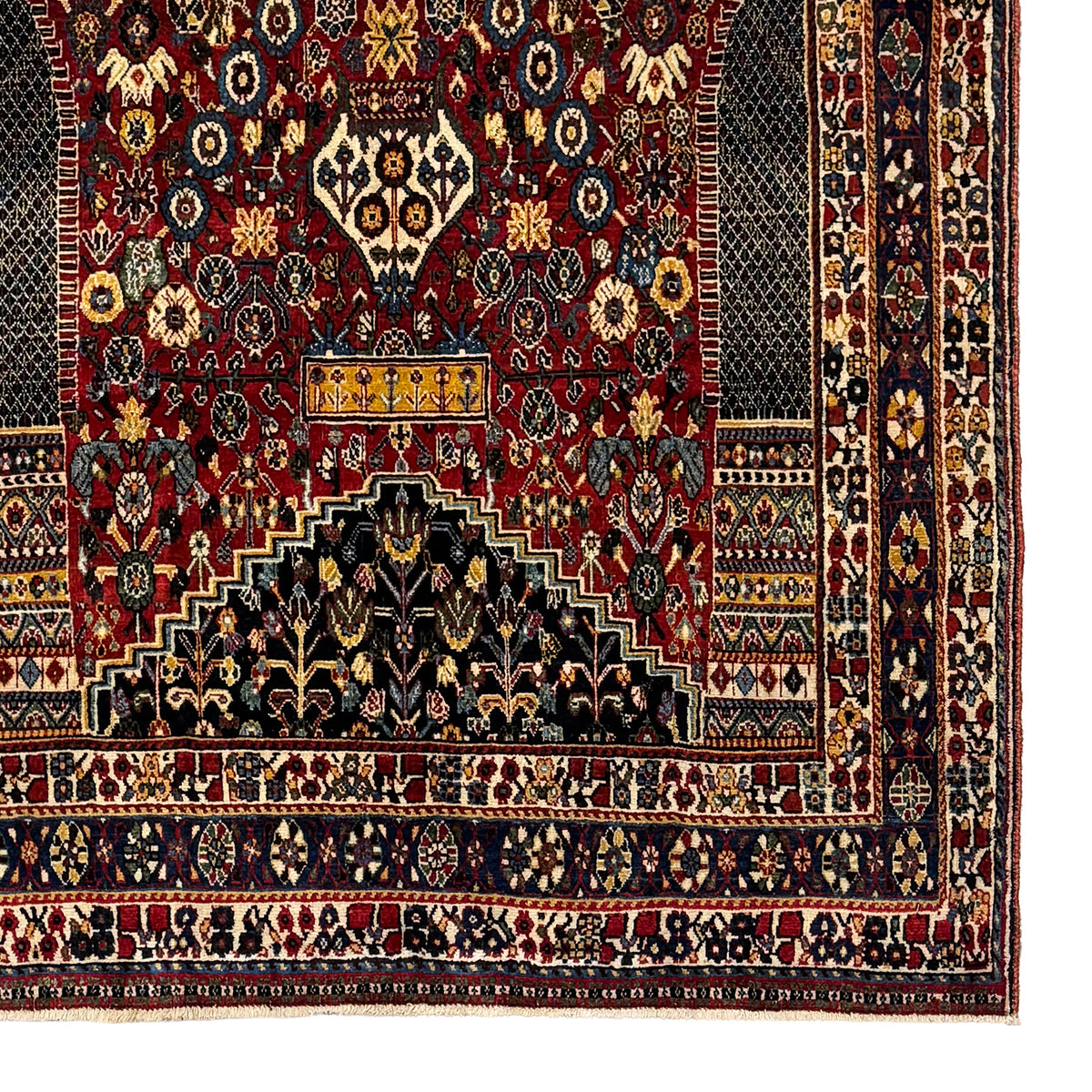 Fine Hand-knotted Persian Shiraz Rug 140cm x 242cm