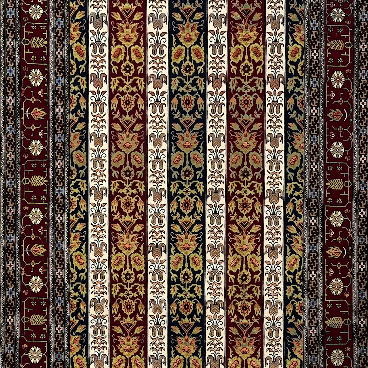 Fine Hand-knotted Ghom Persian Rug 140cm x 208cm