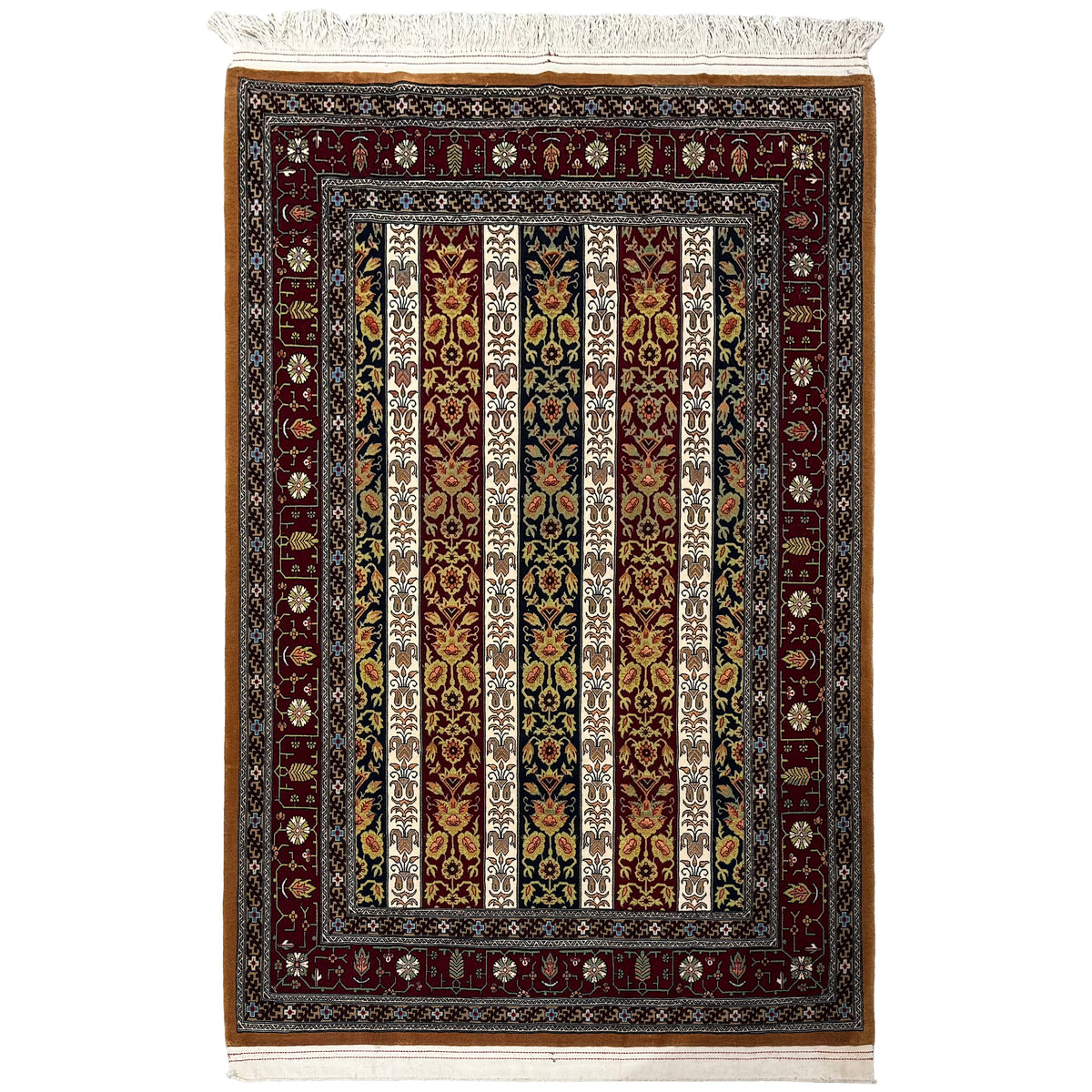 Fine Hand-knotted Ghom Persian Rug 140cm x 208cm