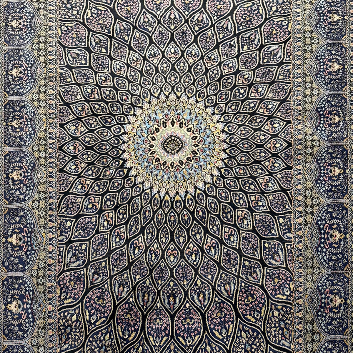Fine Hand-knotted Wool Traditional Rug 200cm x 300cm