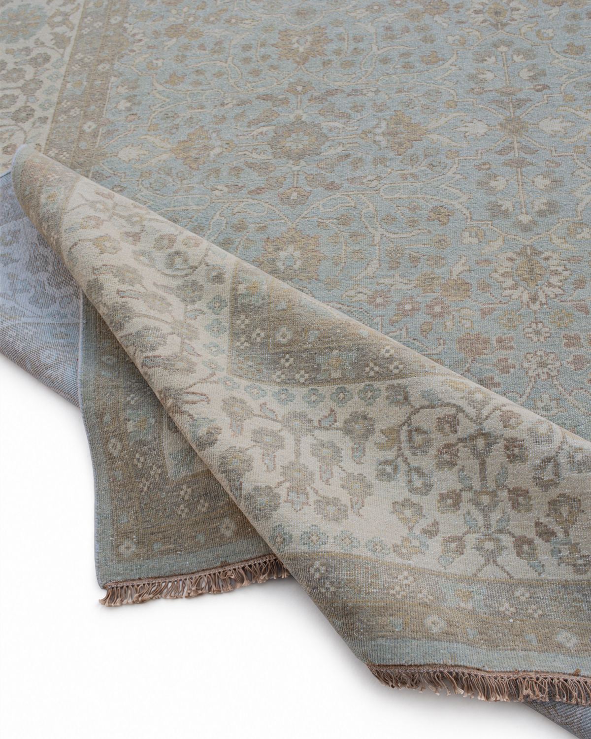 Fine Hand-knotted Wool Bahaar Design Rug 238cm x 296cm
