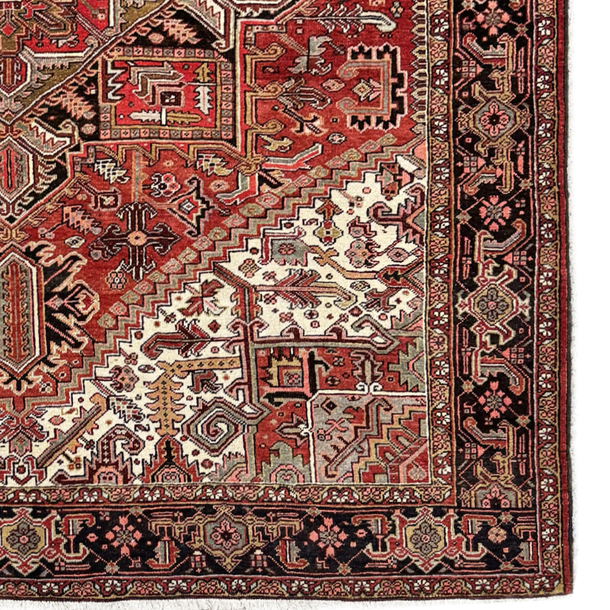 Fine Hand-knotted Wool Gravan Heriz Persian Rug  270cm x 331cm