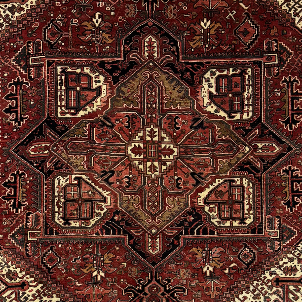 Fine Hand-knotted Wool Gravan (Heriz) Persian Rug  260cm x 334cm