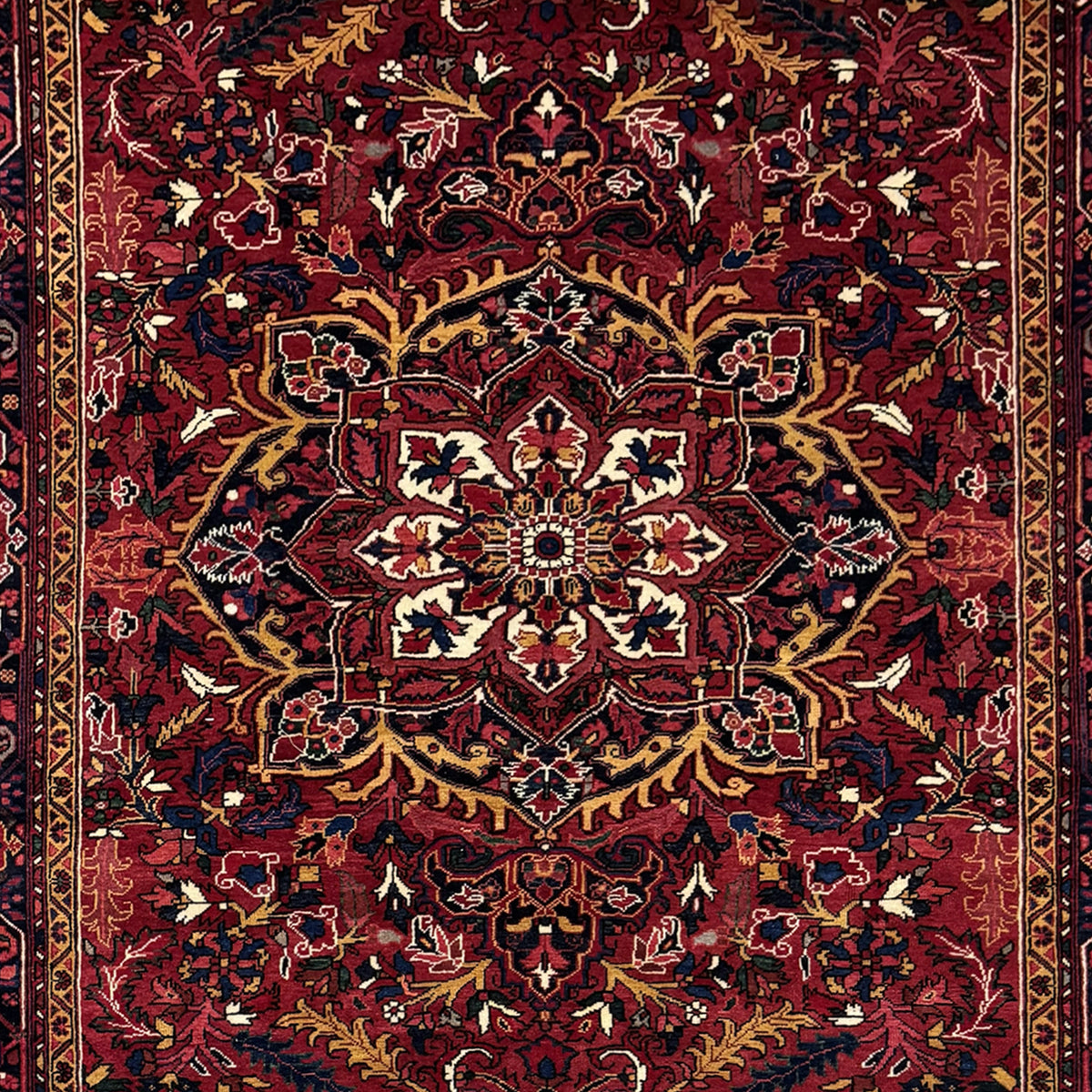 Fine Hand-knotted Wool Gravan (Heriz) Persian Rug  261cm x 348cm
