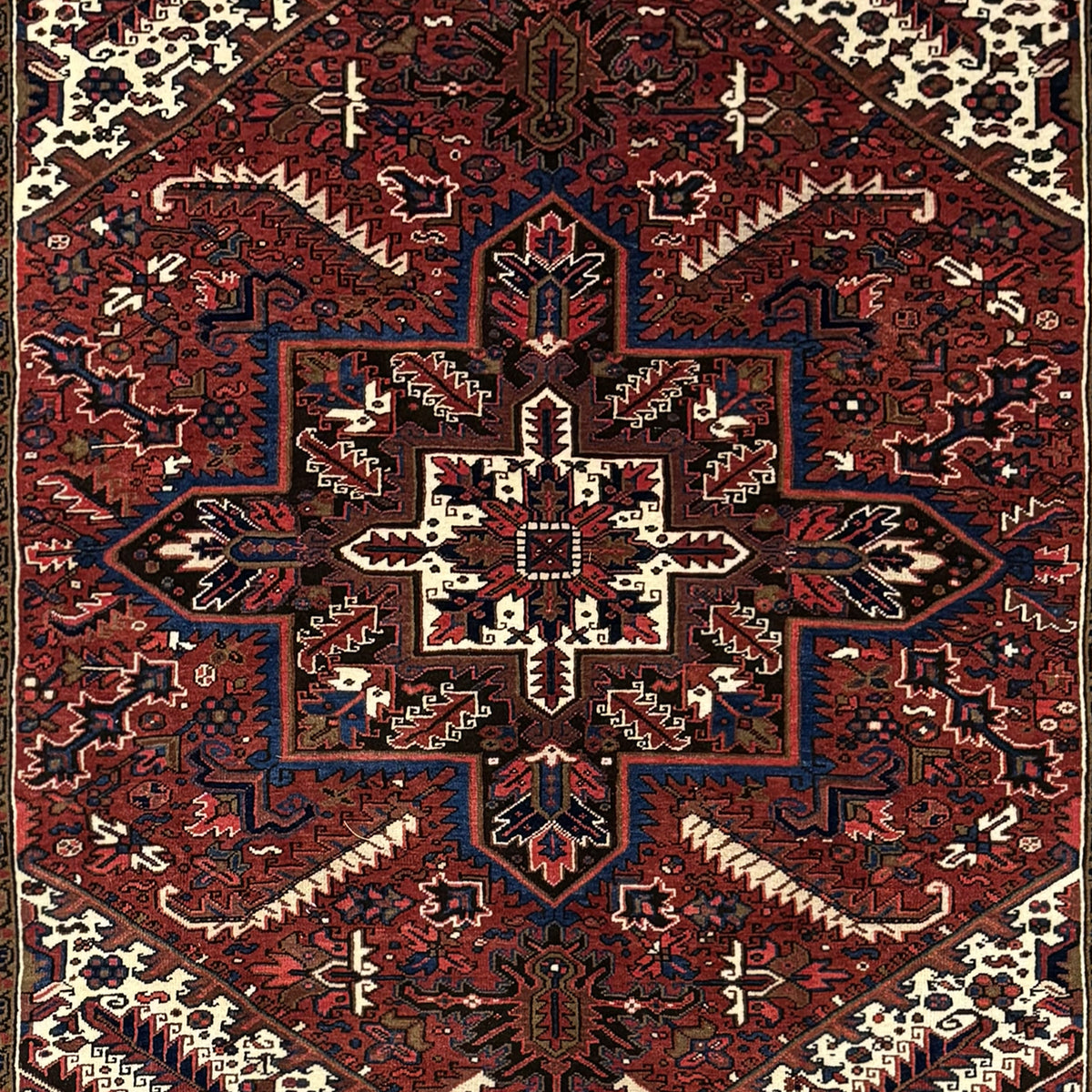 Fine Hand-knotted Wool Gravan Heriz Persian Rug  231cm x 318cm
