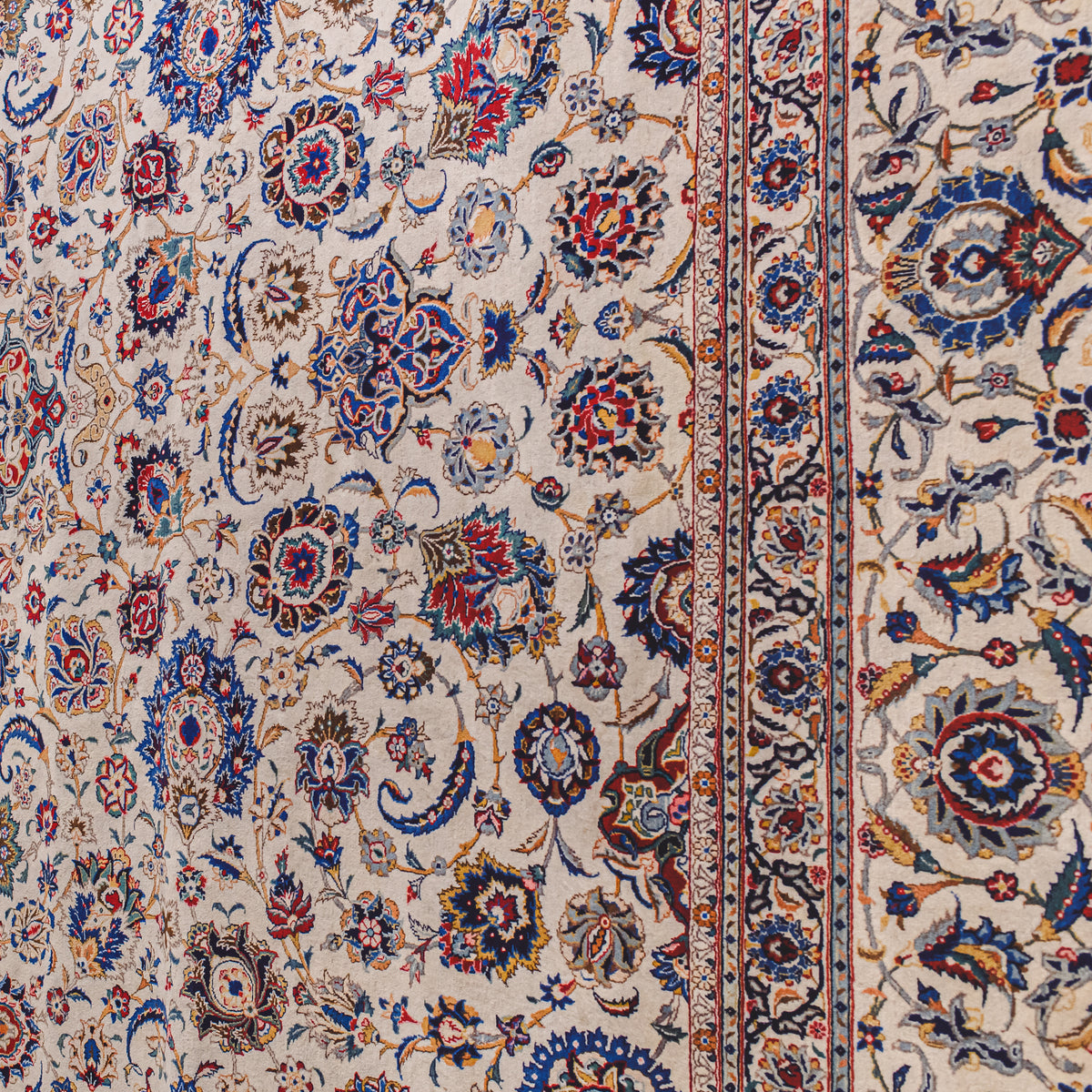 Classic Kashan Persian Rug – Fine Hand-Knotted Weave 323cm x 420cm