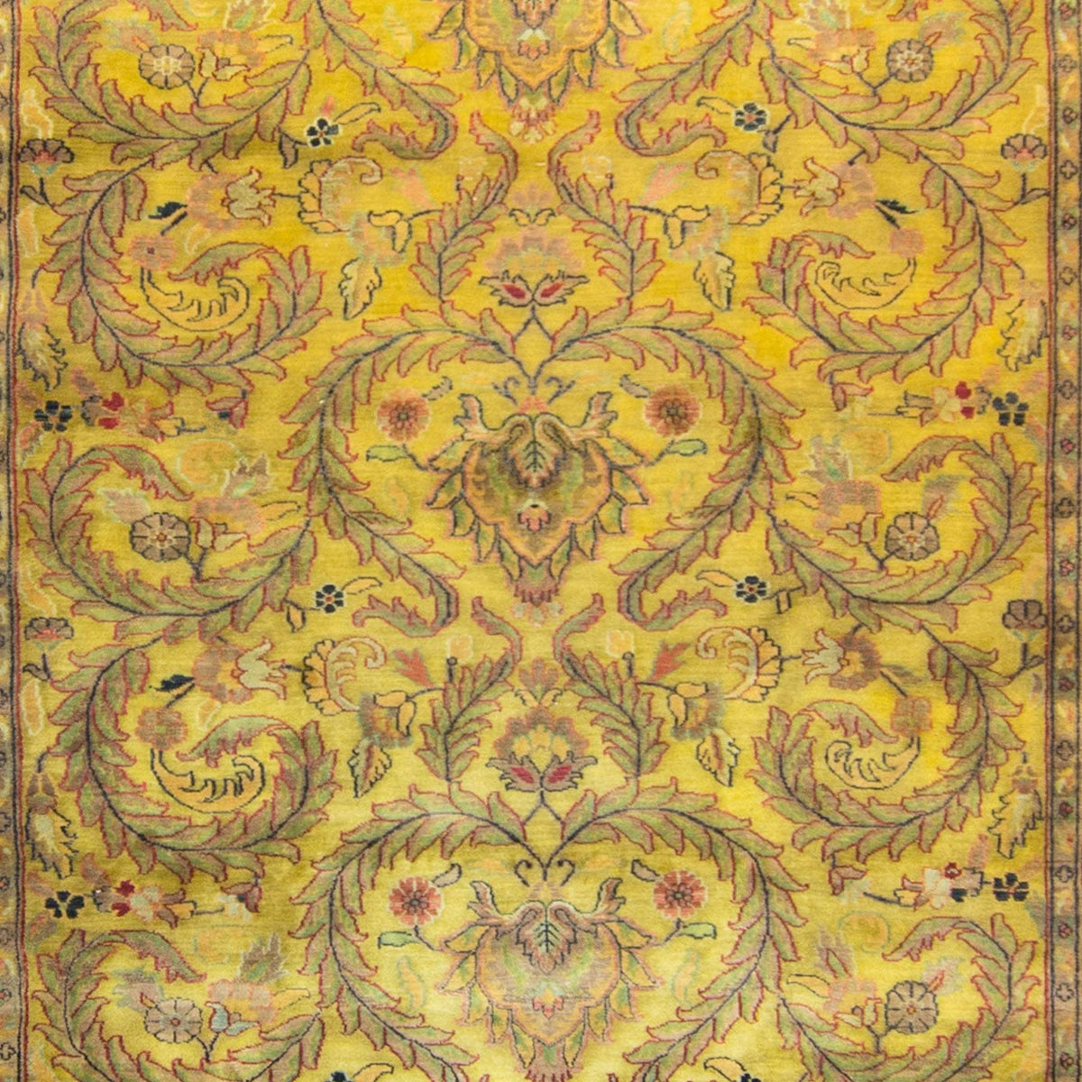 Fine Hand-knotted Wool Traditional Rug 270cm x 385cm