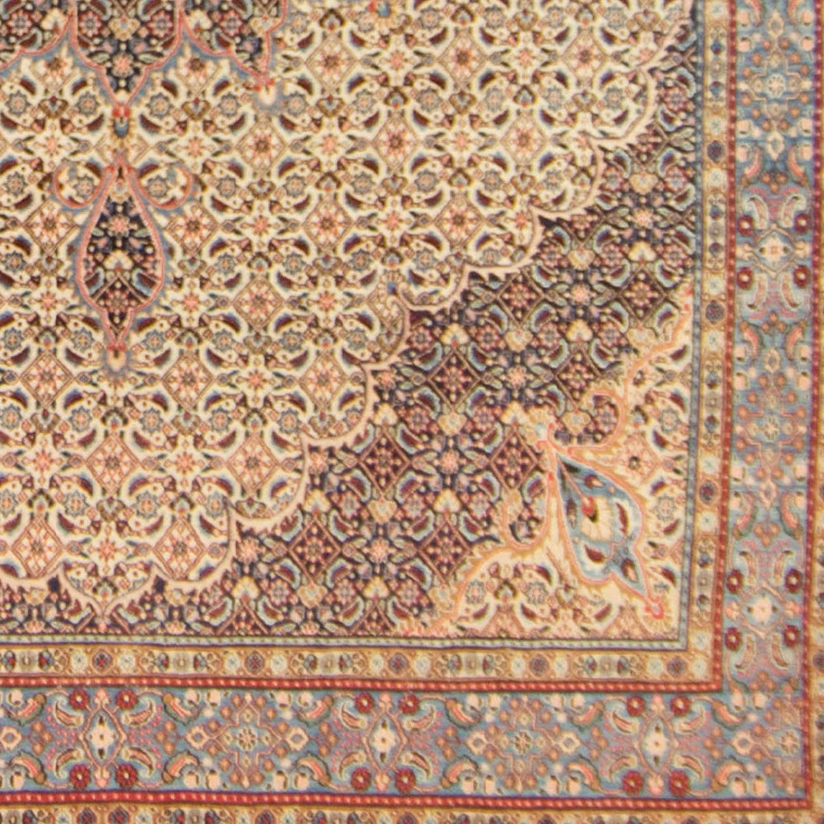 Beautiful Fine Hand-knotted Persian Wool Birjand Rug 266cm x 385cm