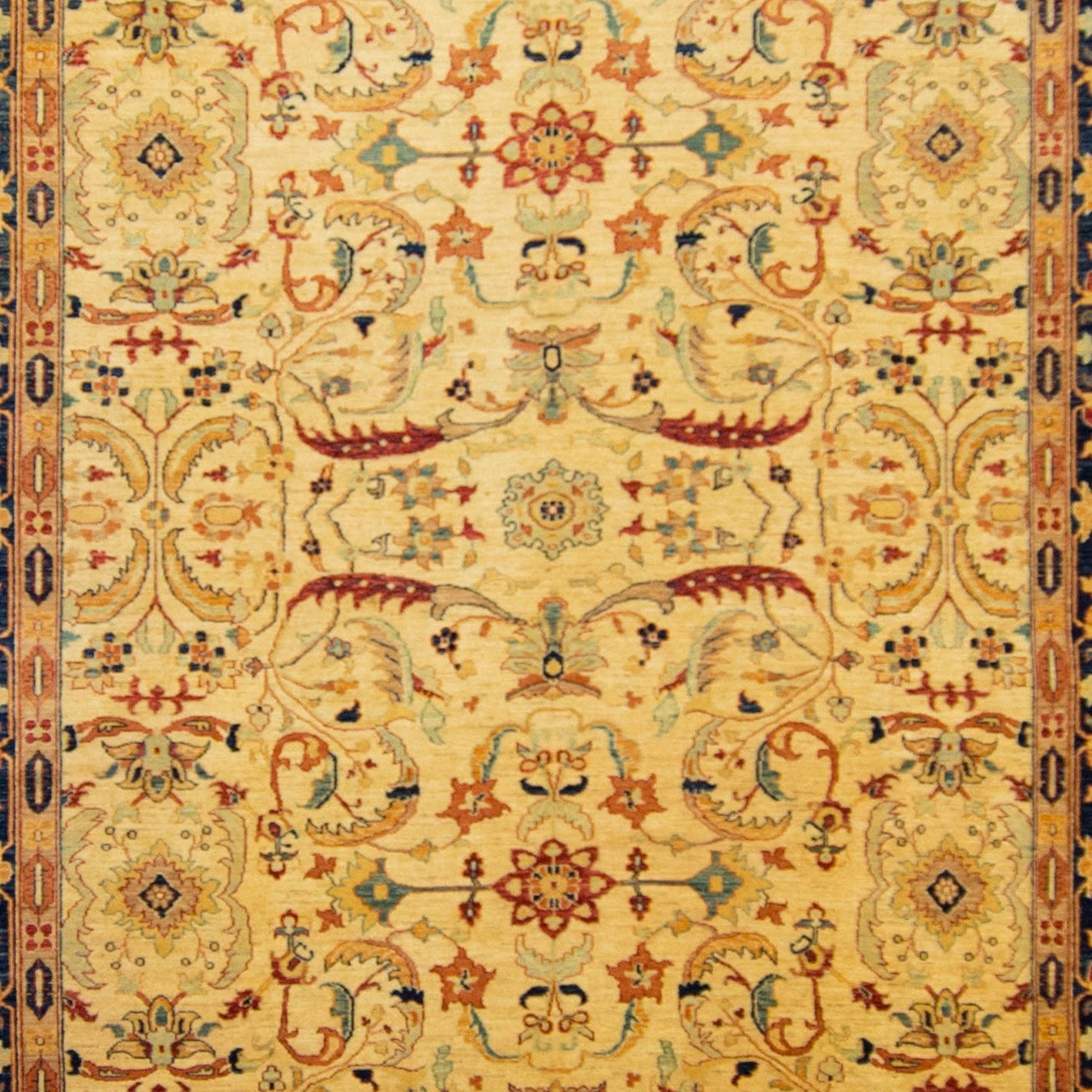 Fine Hand-knotted Wool Heriz Rug 255cm x 357cm