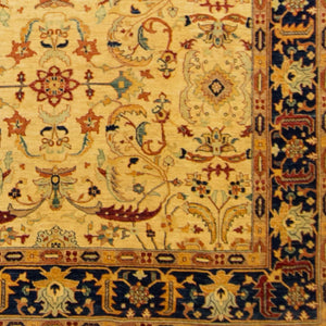 Fine Hand-knotted Wool Heriz Rug 255cm x 357cm