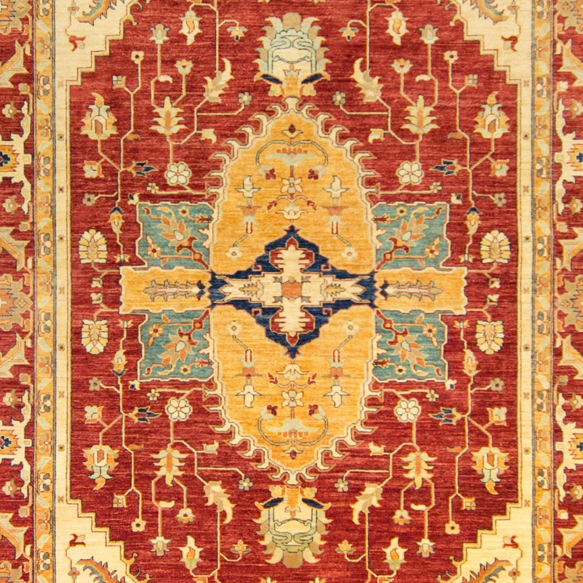 Fine Hand-knotted Wool Heriz Rug 240cm x 340cm