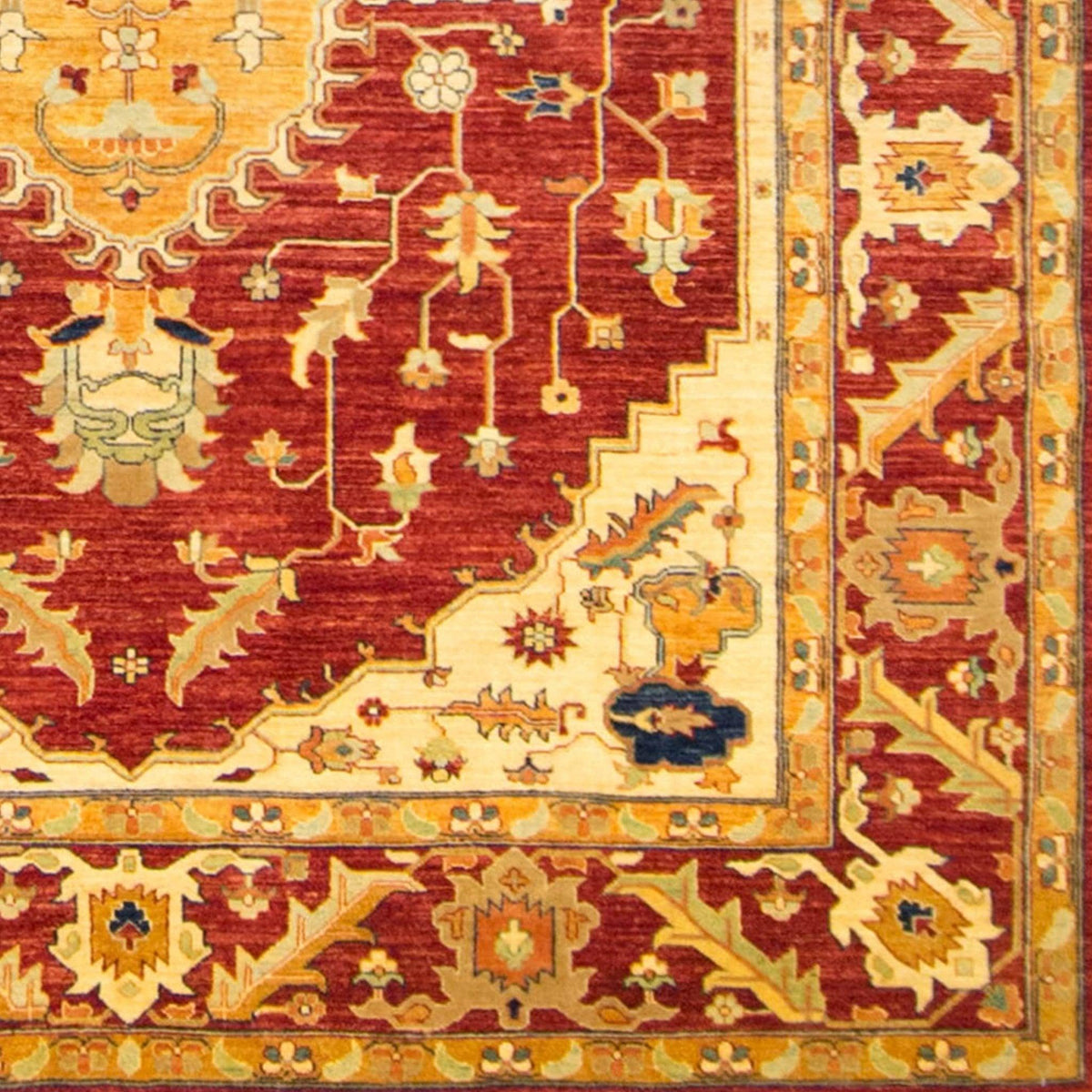 Fine Hand-knotted Wool Heriz Rug 240cm x 340cm