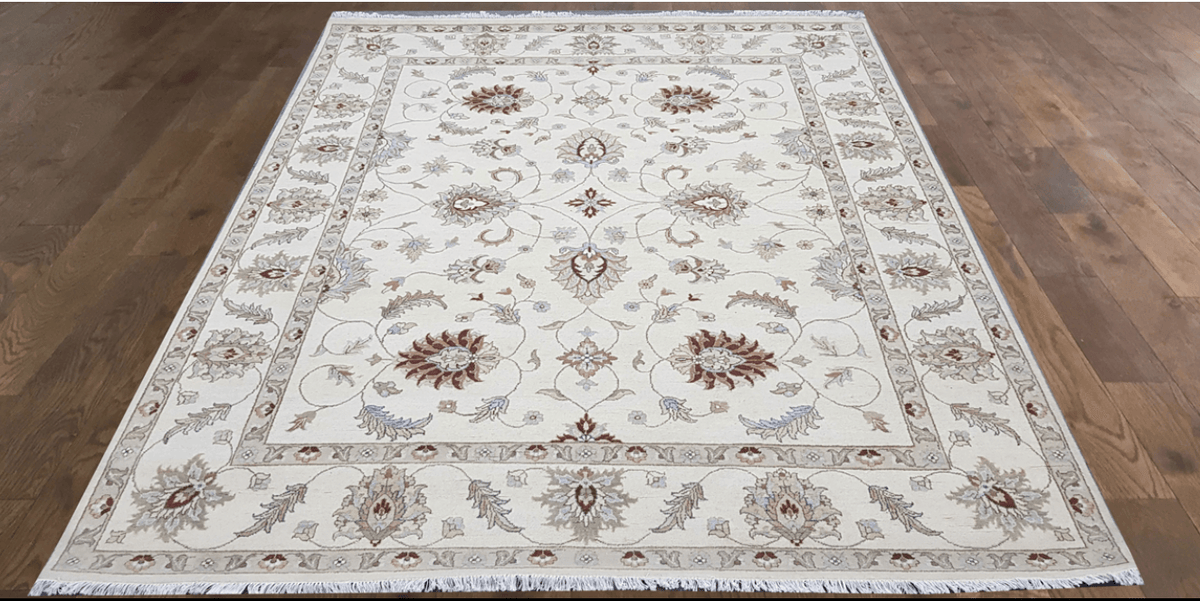 Fine Hand-knotted Wool Traditional Rug 247cm x 316cm