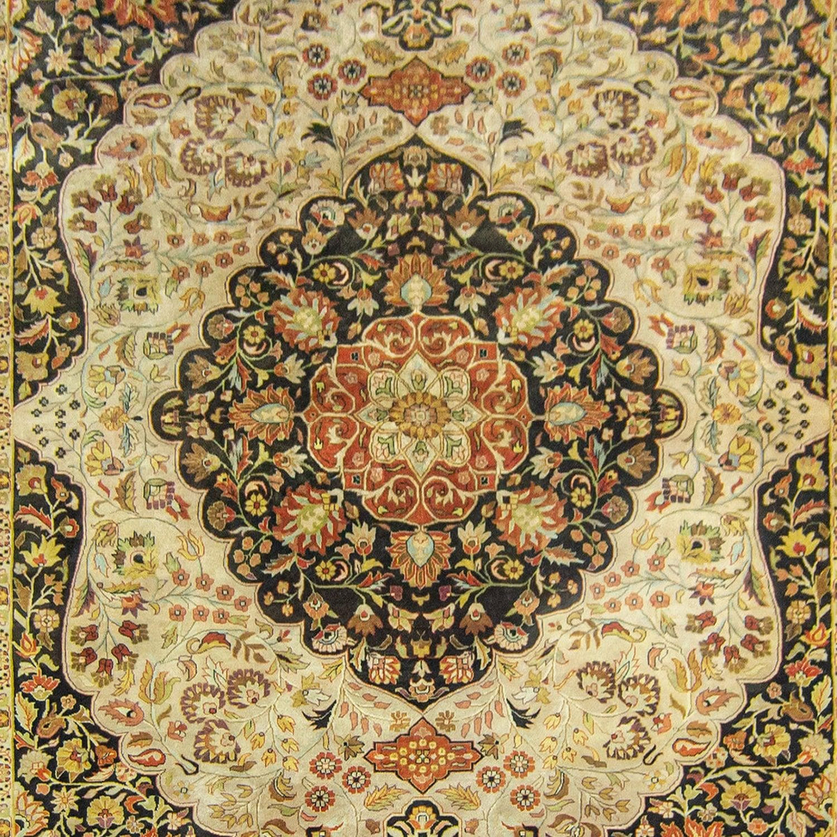 Fine Hand-knotted Wool Traditional Saruk Rug 271cm x 362cm