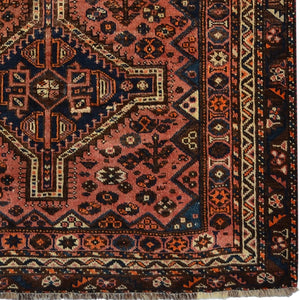 Fine Hand-knotted Persian Shiraz Rug 154cm x 241cm