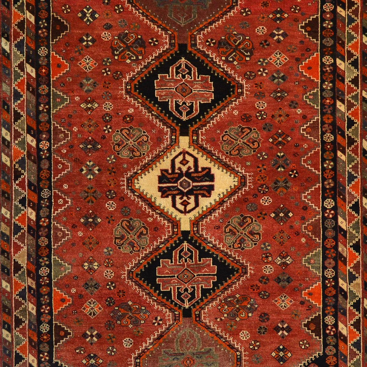 Fine Hand-knotted Persian Shiraz Wool Rug 165cm x 260cm