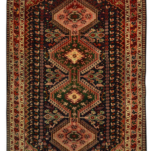 Fine Hand-knotted Persian Shiraz Wool Rug 164cm x 266cm
